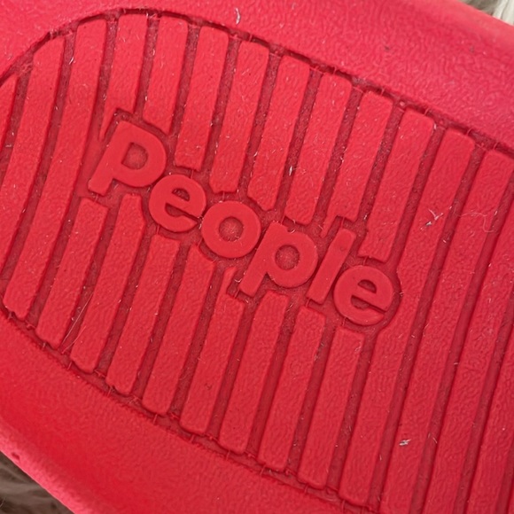 NWOB PEOPLE red slip-on lightweight slides Sandals size 7 - Picture 4 of 5